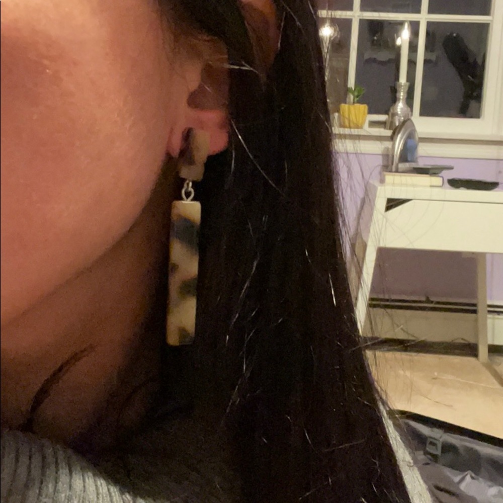 Tortoise Print Acrylic Earrings - Picture 2 of 4